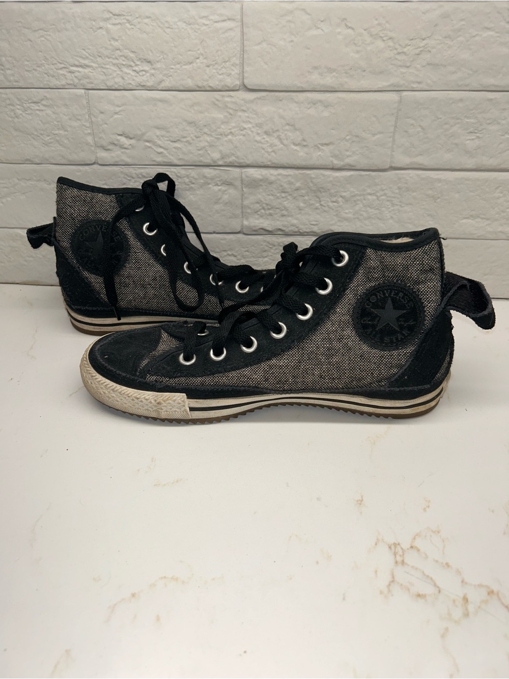 Converse Chuck Taylor Sneakers Women’s US 7 Gray Black Faux Fur 535360C